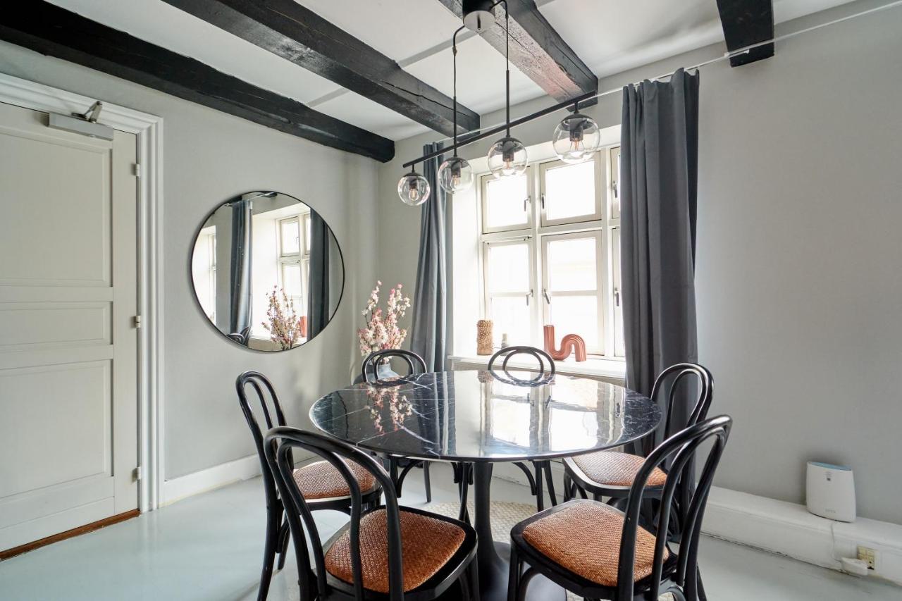 Unique 2 Bedroom Duplex W Exposed Beams In Cph * Kopenhagen